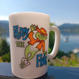 Vintage Milk Glass Mug Freddy The Frog Child Size Cup Avon Very Good